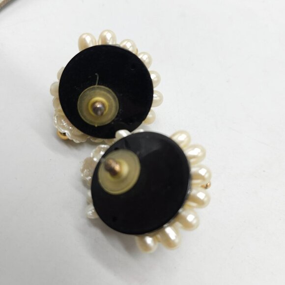 Vintage Faux Pearl Gold Floral Cluster 1980s Post Earrings - Picture 3 of 4